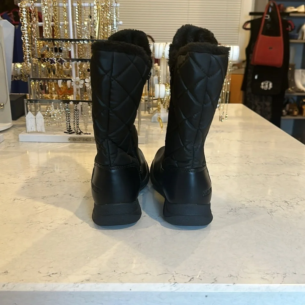 Khombu black faux leather and nylon rain boots size 8W
